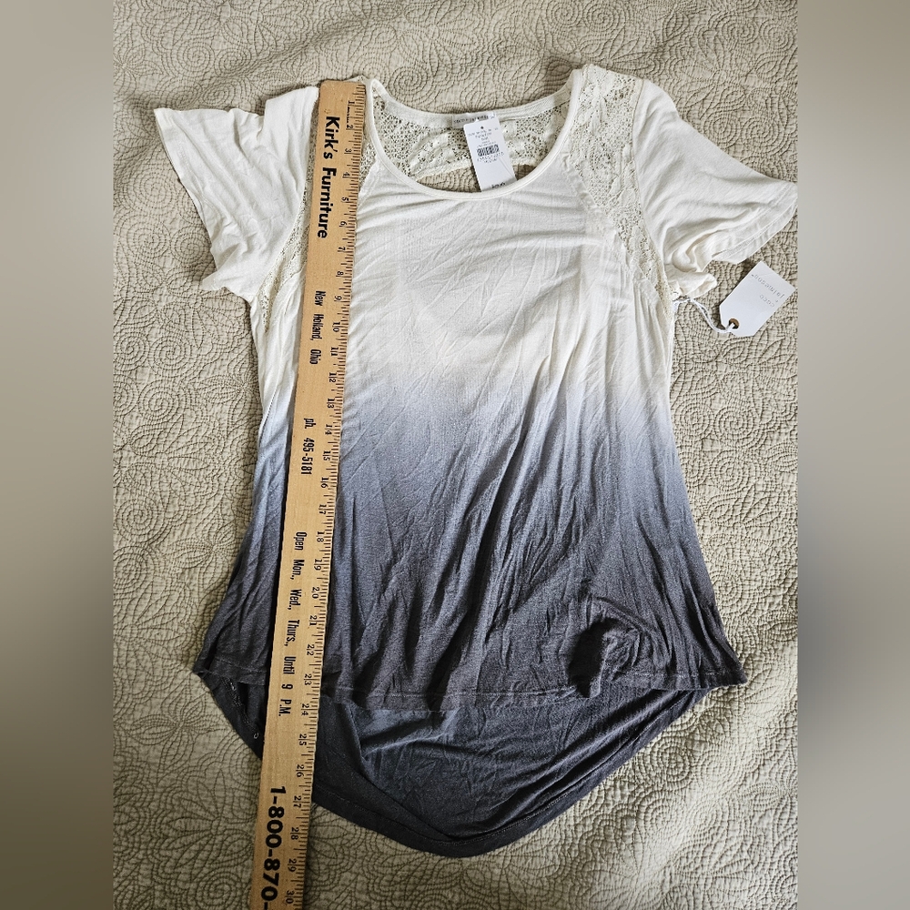 Coco + Jaimeson Women's Lace Top, White and Blue, Size Medium - Picture 6 of 7